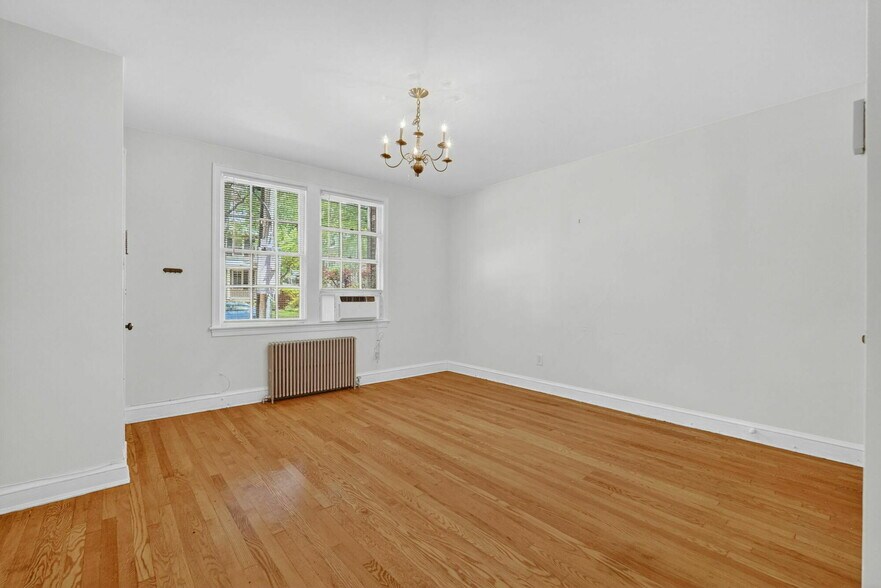 More Photos Of 4512 MacArthur Blvd NW, Washington Apartments For Sale