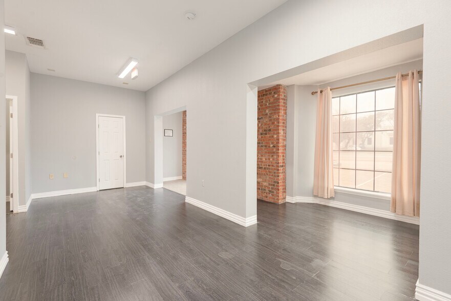 More Photos Of 9638 Greenville Ave, Dallas Office For Lease