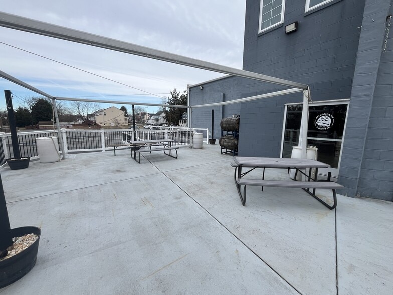 More Photos Of 325 Front St, Perryville Restaurant For Sale