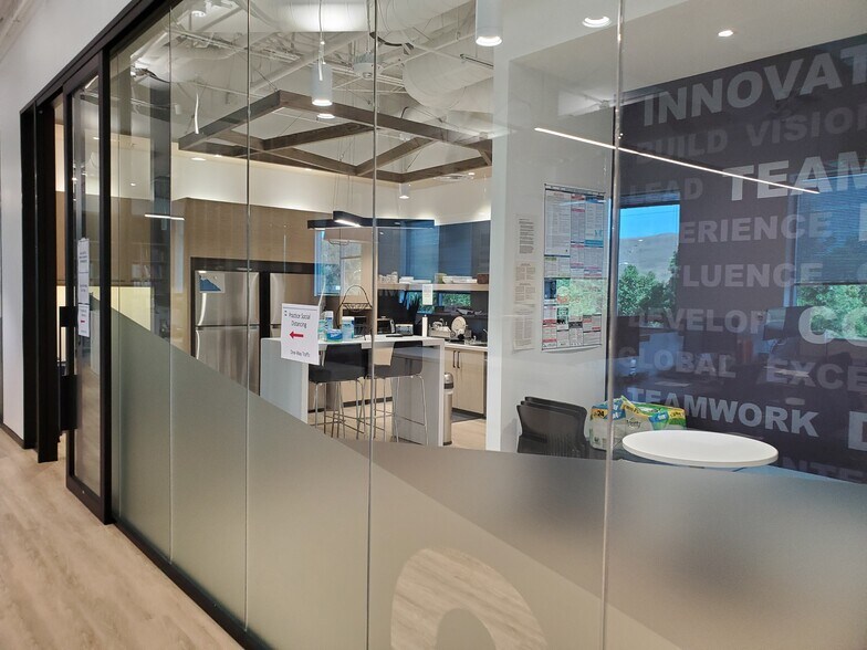 More Photos Of 320 Goddard Way, Irvine Loft Creative Space For Sale