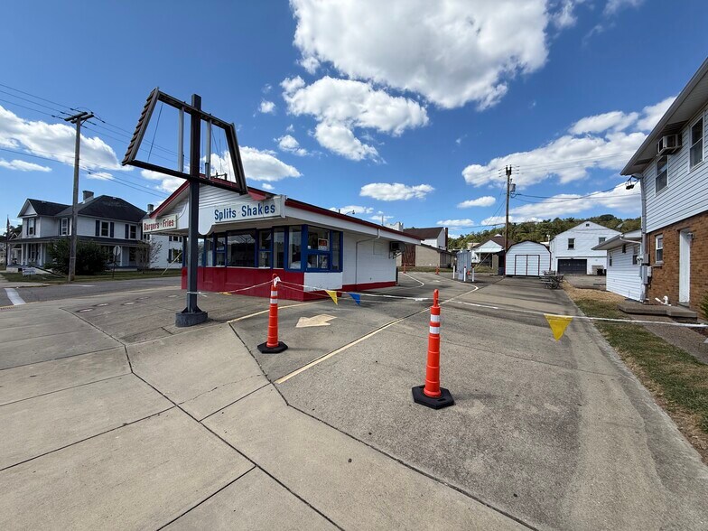 More Photos Of 3795 Central Ave, Shadyside Freestanding For Sale