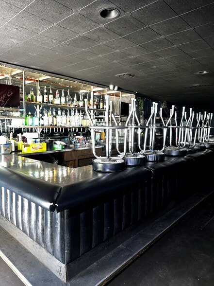 More Photos Of 9300 Venice Blvd, Culver City Bar For Lease