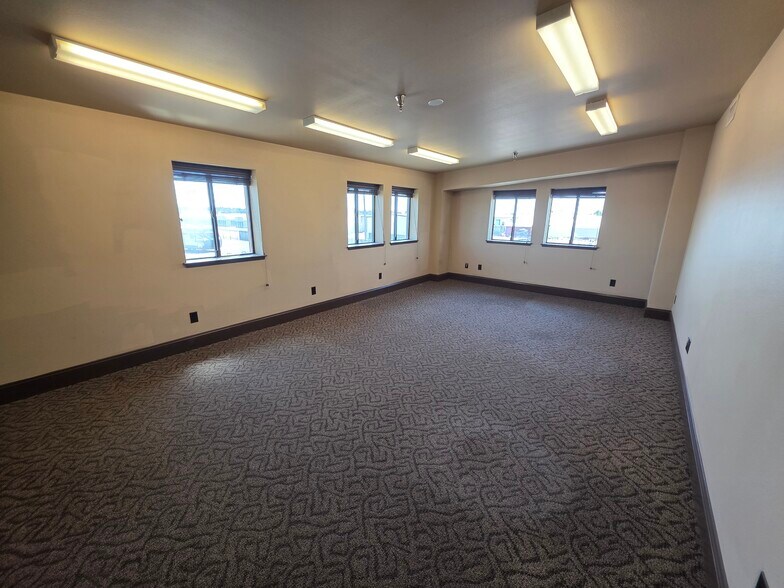 More Photos Of 13290 Contractors Dr, Chico Manufacturing For Lease