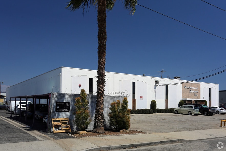 More Photos Of 7104 Case Ave, North Hollywood Warehouse For Sale