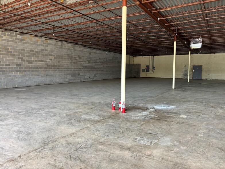 More Photos Of 1234-1246 Us Highway 70 SW, Hickory Unknown For Lease