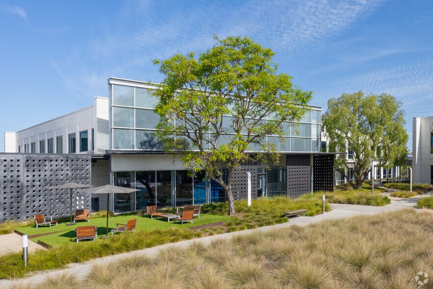 More Photos Of 3337 Susan St, Costa Mesa Unknown For Lease