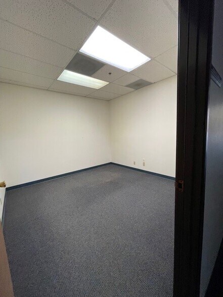 More Photos Of 1220-1240 Avenida Acaso, Camarillo Manufacturing For Lease