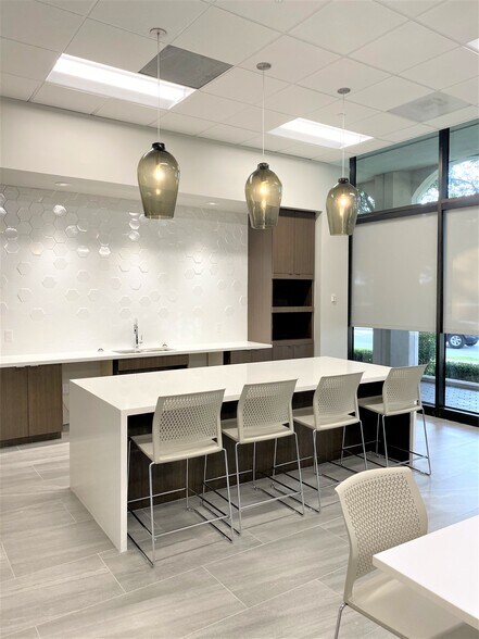 More Photos Of 3120 Southwest Fwy, Houston Office For Lease