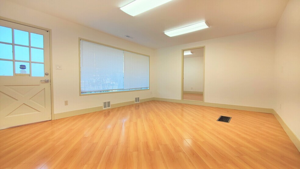 More Photos Of 12208-12222 SE Market St, Portland Office For Lease