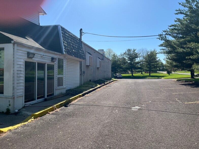 More Photos Of 880 Easton Rd, Warrington Freestanding For Sale