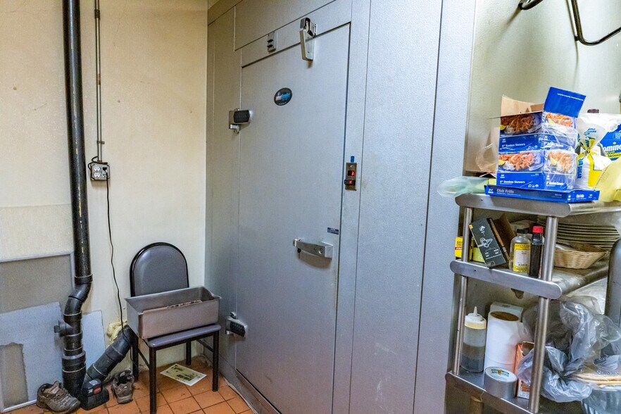 More Photos Of 1617 Banksville Rd, Pittsburgh Restaurant For Sale