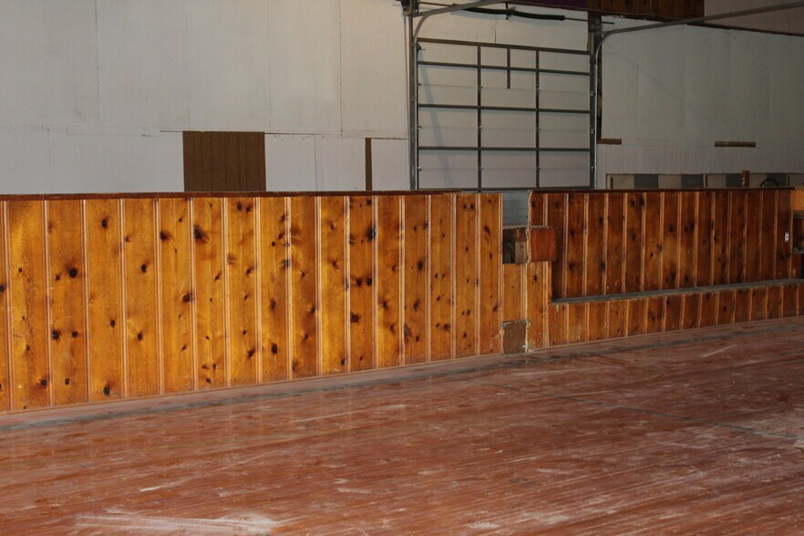 More Photos Of 1871 Elm, Waynoka Sports And Entertainment For Sale