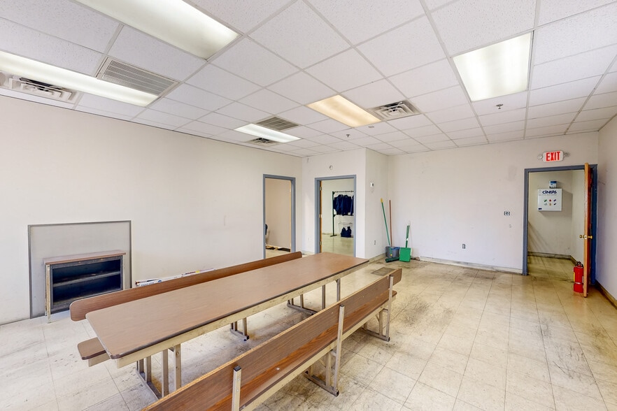 More Photos Of 1 Nablus Rd, Wakefield Distribution For Lease