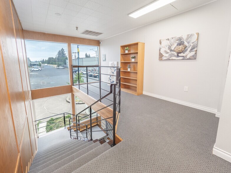 More Photos Of 630 SW Walnut St, Hillsboro Warehouse For Sale
