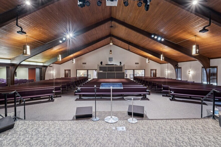 More Photos Of 2720 Kesting Ct, Appleton Religious Facility For Sale