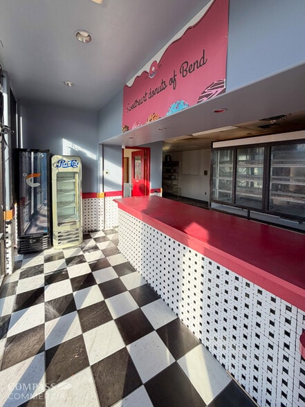 More Photos Of 210 SE 3rd St, Bend Restaurant For Lease