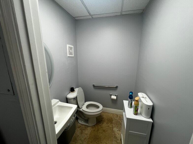 More Photos Of 13500 SW 88th St, Miami Medical For Sale