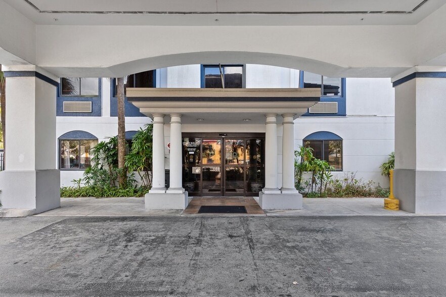 More Photos Of 7051 Seacrest Blvd, Lantana Rehabilitation Center For Sale