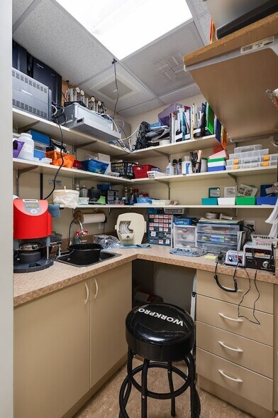 More Photos Of 4400 MacArthur Blvd NW, Washington Office For Sale