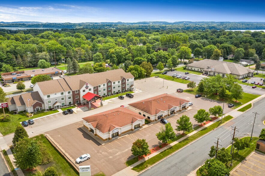 More Photos Of 1700-1712 Stout St, Menomonie Unknown For Lease