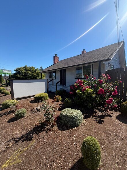 Primary Photo Of 270 NE 181st Ave, Portland Office For Lease