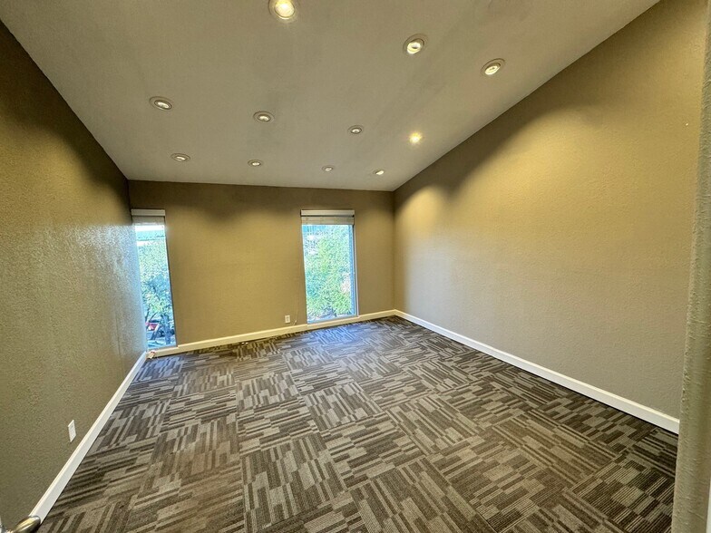 More Photos Of 2525 Wallingwood Dr, Austin Office For Lease