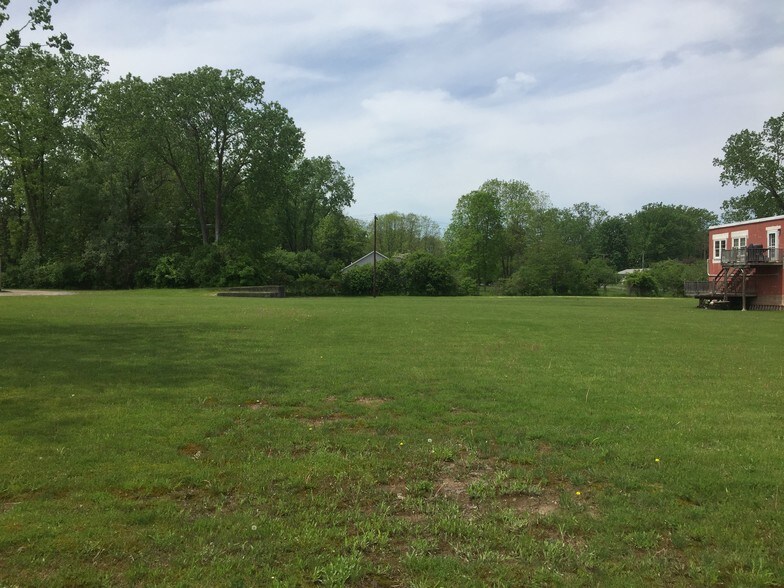 More Photos Of 1426 W River Rd, Waterloo Township Apartments For Lease