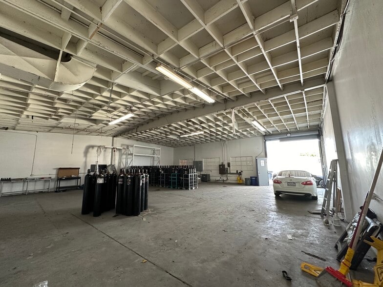 More Photos Of 5107-5109 E Washington Blvd, Commerce Manufacturing For Lease