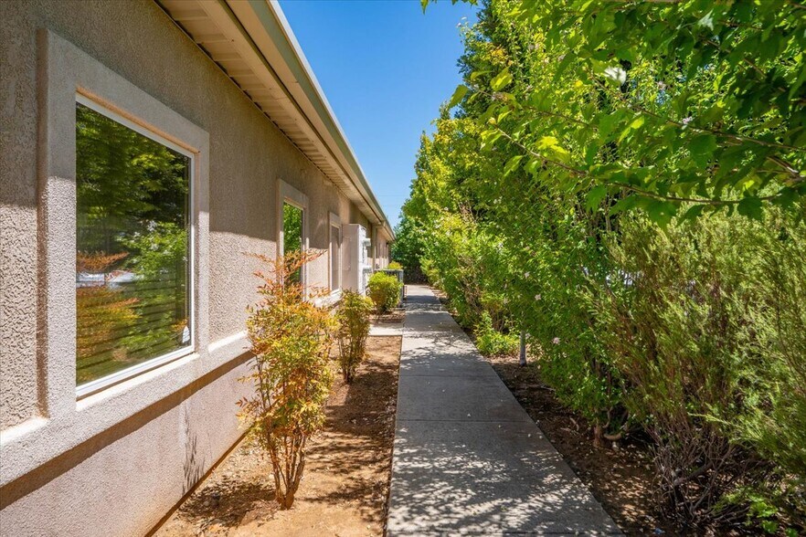 More Photos Of 2155 Larkspur Ln, Redding Office For Sale