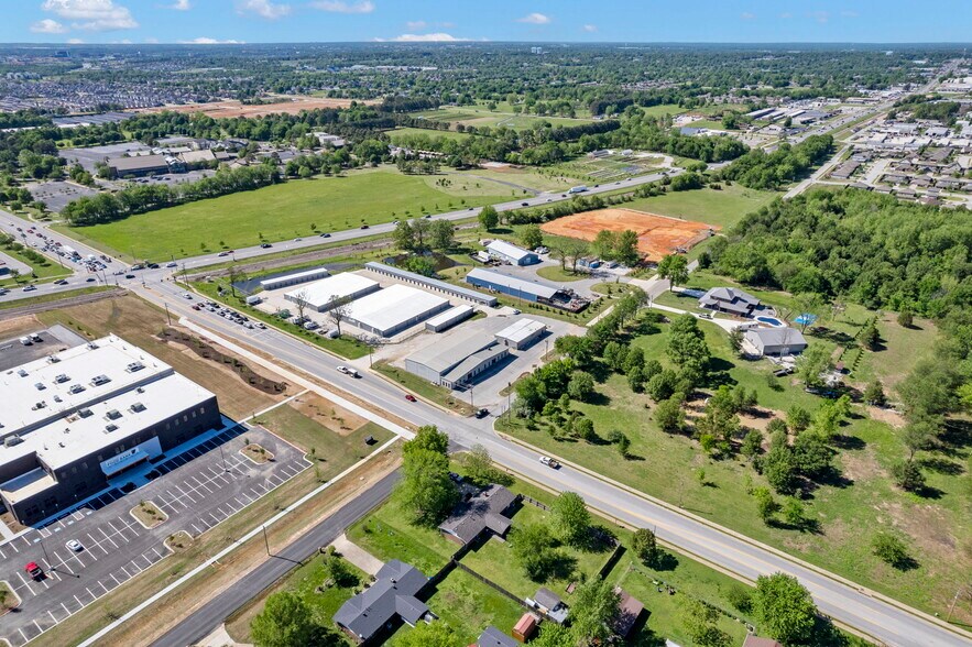 More Photos Of 4104 S Honeysuckle Ln, Rogers Warehouse For Lease