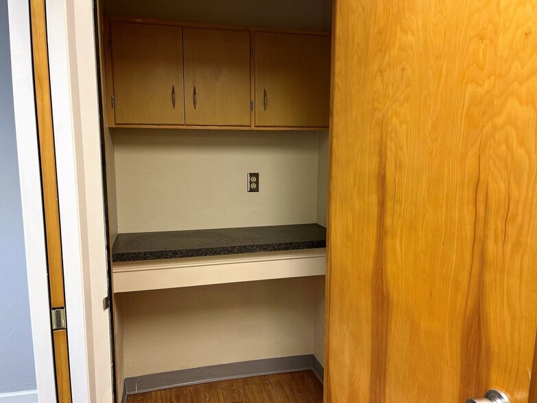 More Photos Of 411 W 5th St, McCook Office For Sale