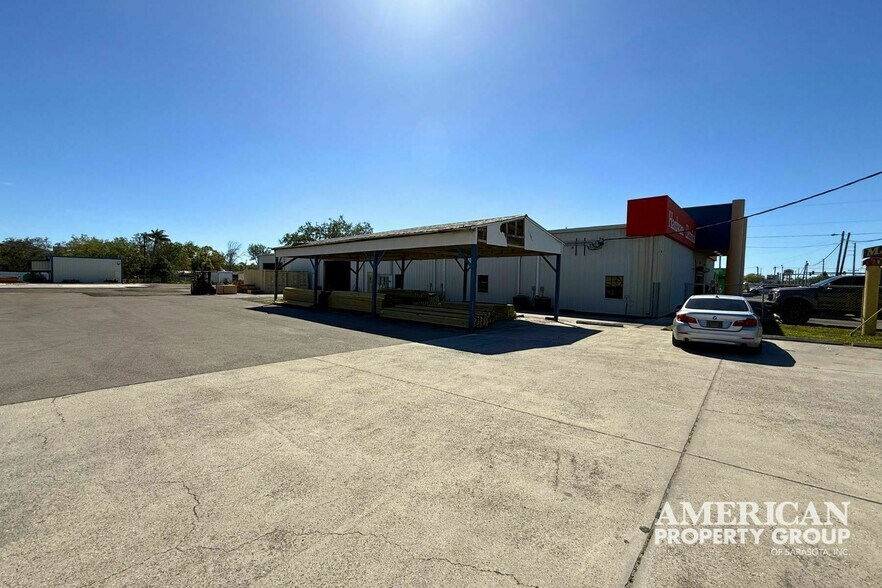 More Photos Of 5611 15th St E, Bradenton Freestanding For Lease