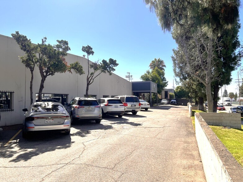 More Photos Of 12970 Bradley Ave, Sylmar Warehouse For Sale