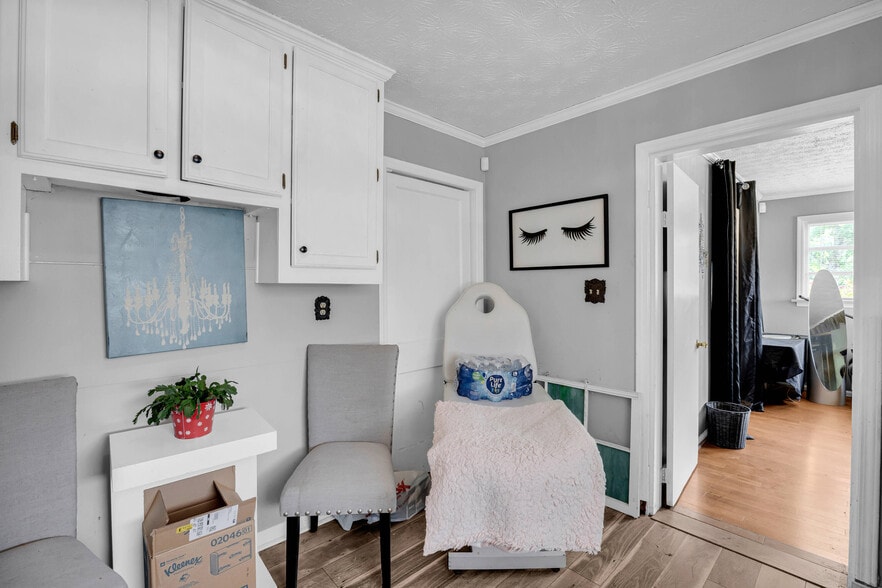 More Photos Of 449 S Hill St, Buford Office For Sale
