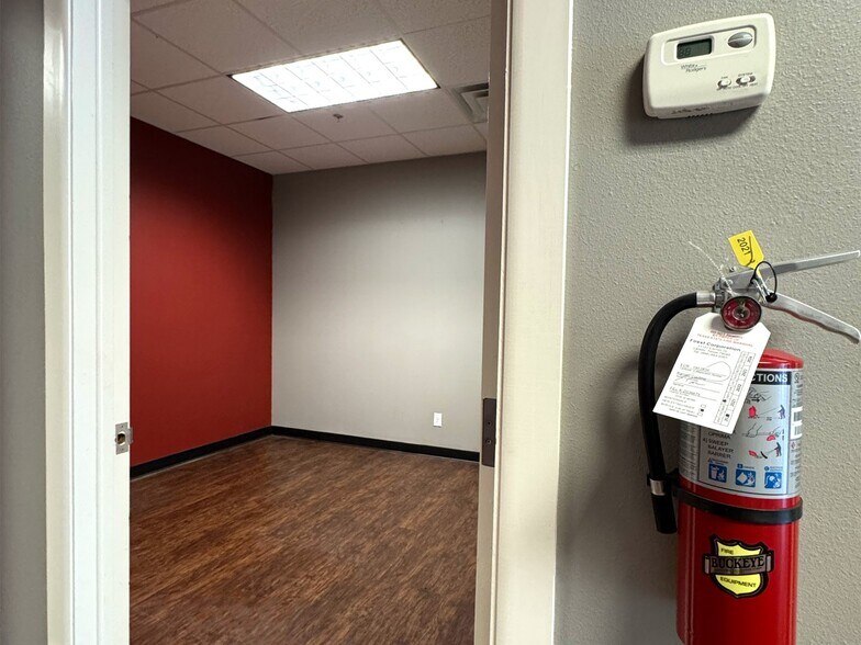 More Photos Of 1920 San Bernardo Ave, Laredo General Retail For Sale