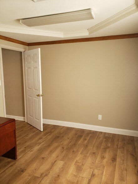 More Photos Of 864 Burdeck St, Schenectady Office For Lease