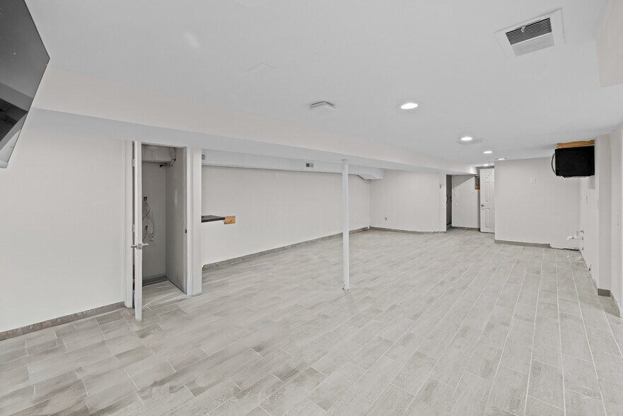 More Photos Of , Washington General Retail For Sale