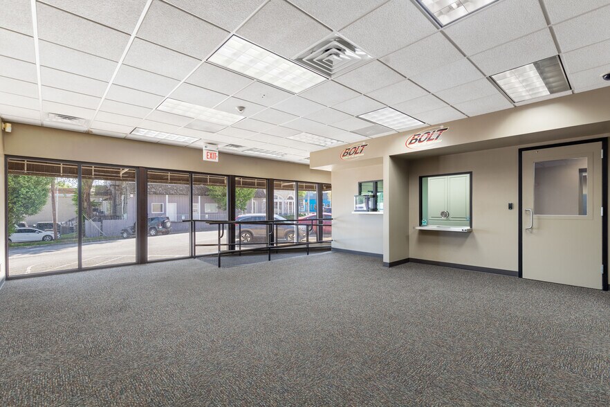 More Photos Of 212 S Main St, Grove Office For Sale