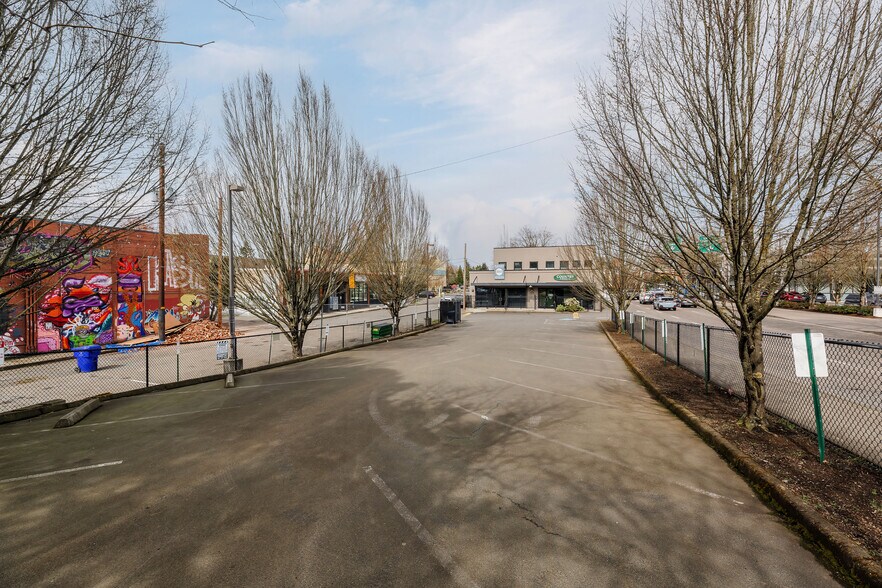 More Photos Of 3902 NE Sandy Blvd, Portland Office For Sale