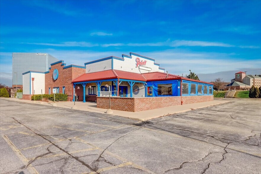 More Photos Of 10950 W Good Hope Rd, Milwaukee Restaurant For Sale