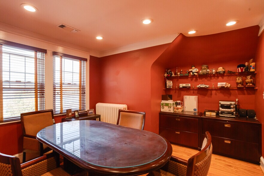 More Photos Of 407 W Pennsylvania Ave, Towson Office For Sale