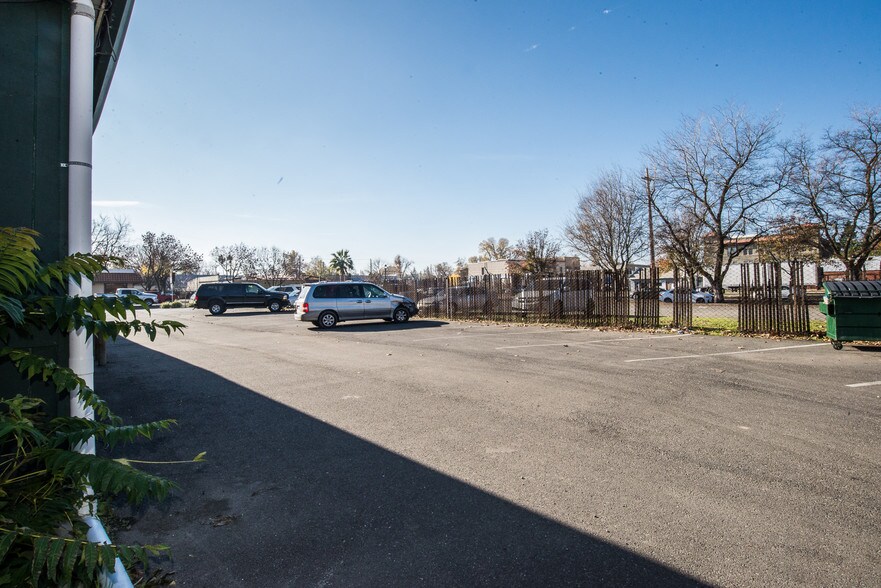 More Photos Of 917 Main St, Woodland Freestanding For Sale