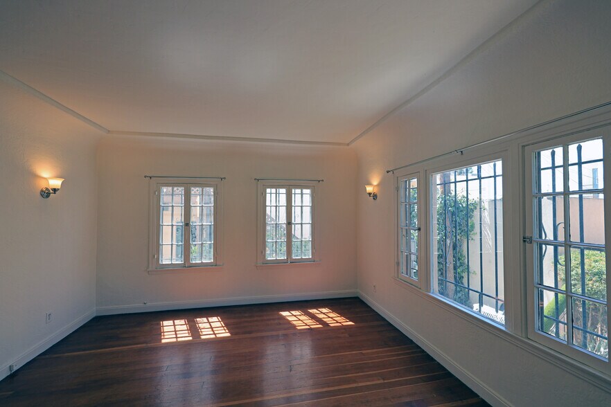 More Photos Of 637 N Spaulding Ave, Los Angeles Apartments For Sale