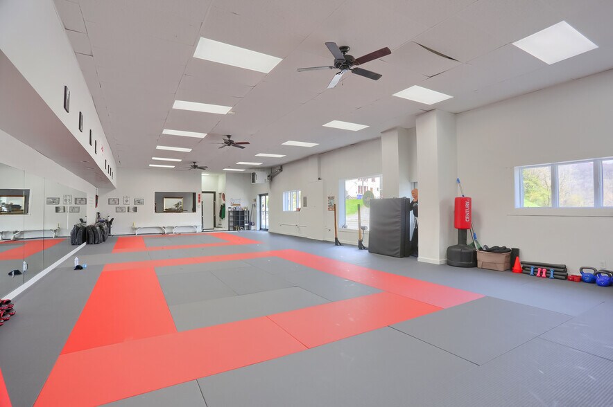 More Photos Of 115 W Main St, Evans City Freestanding For Sale