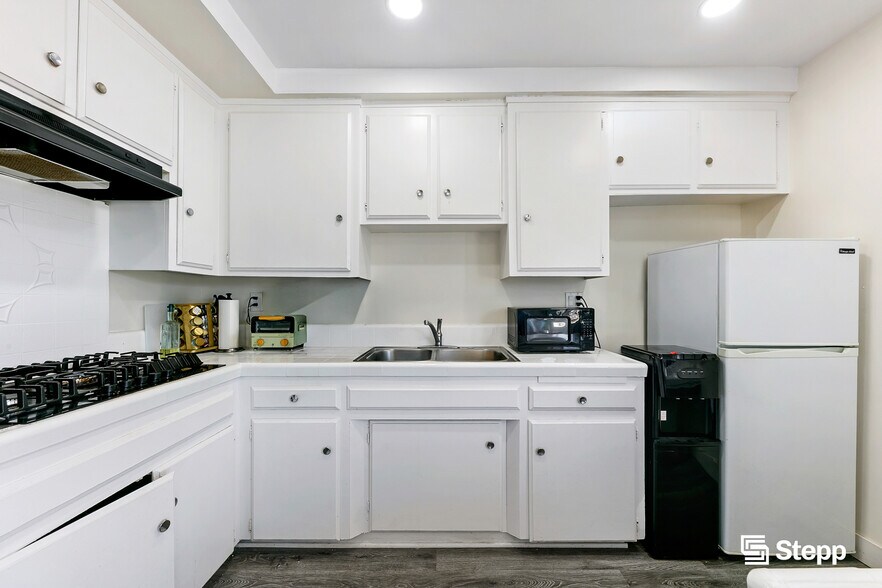 More Photos Of 245 E Artesia Blvd, Long Beach Apartments For Sale