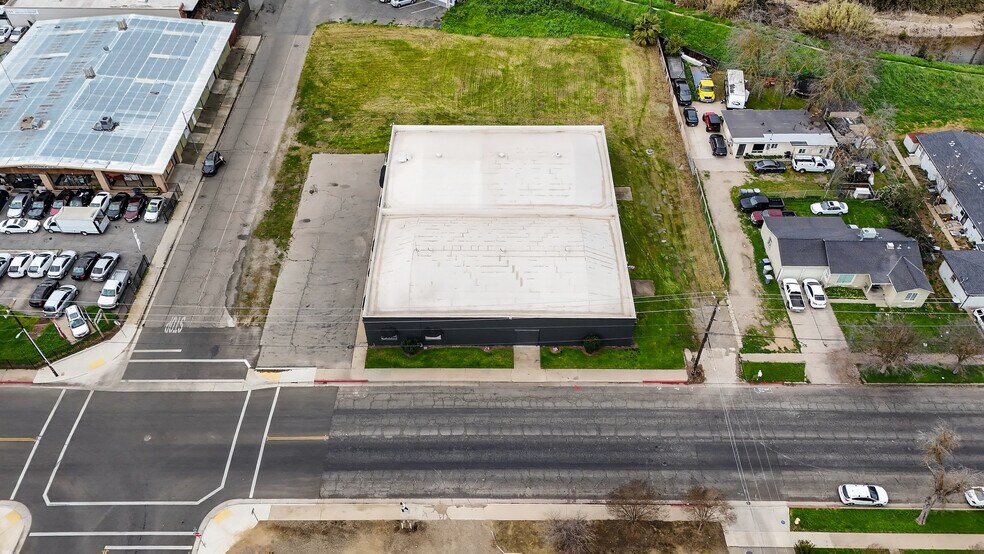 More Photos Of 1505-1507 W 18th St, Merced Warehouse For Lease