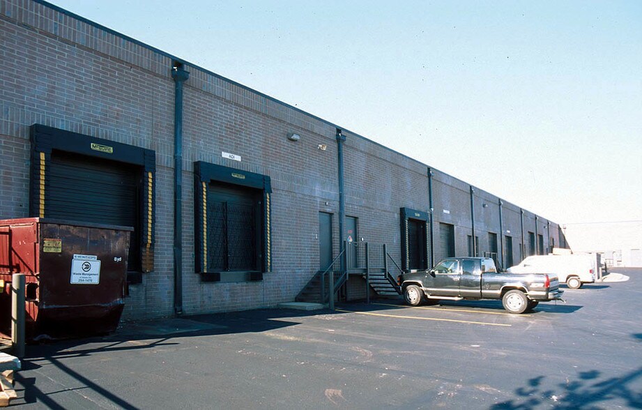 More Photos Of 6101-6121 E Connecticut Ave, Kansas City Flex For Lease