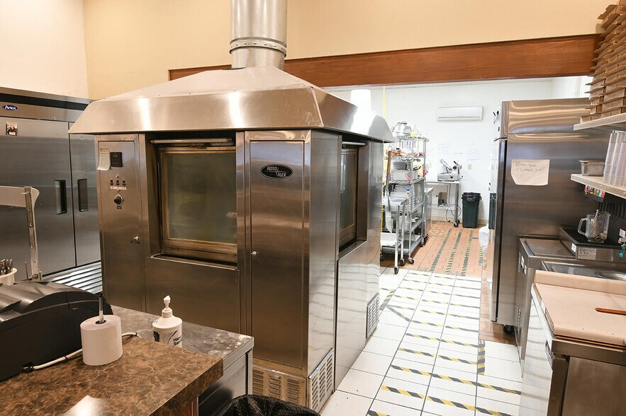 More Photos Of 239 Main St, Shelby Bar For Sale