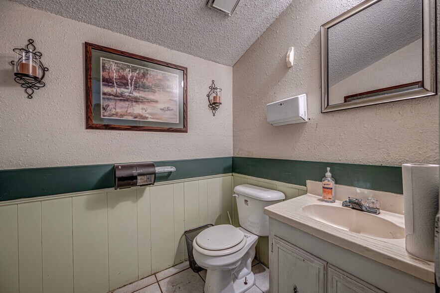 More Photos Of 1028 N 11th St, Chickasha Religious Facility For Sale
