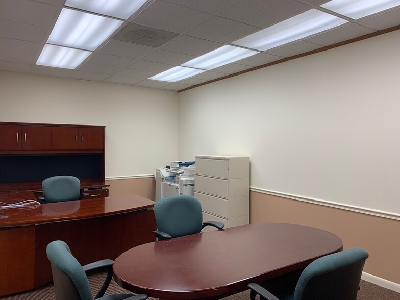 More Photos Of 1148-1152 Wilmette Ave, Wilmette Flex For Lease